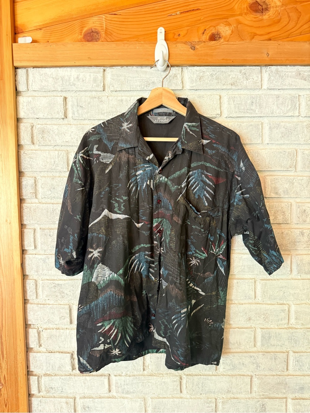 Vintage Le Tigre Black Tropical Print Short-Sleeve Button Shirt MADE IN THE USA